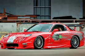 拥有独特的转子发动机，1995年马自达RX-7参与《速度与激情》拍摄图片