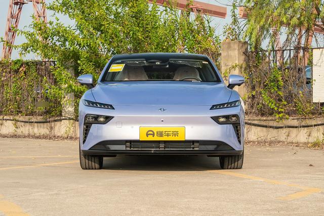 颜值智能操控三在线 东风奕派 eπ007+ 15 万级智美轿跑新选择