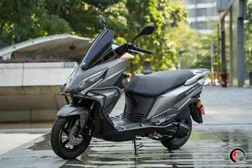 300km续航+双通道ABS，飞鹰UFR 150Max旅行踏板，价格亲民7380元图片