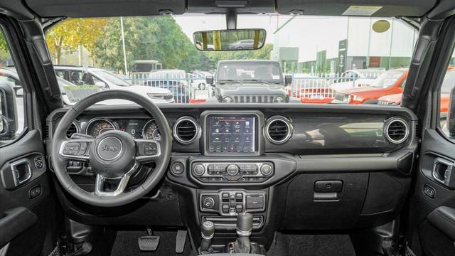 二手牧马人：十五年老车卖9万多，不怕修车的可以考虑？