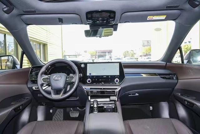 雷克萨斯RX PHEV：售价54.90万，搭载2.5L插混动力，可以考虑吗？