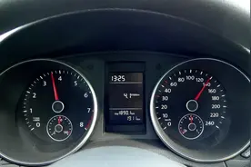 时速120，发动机转速高达3800转，正常吗图片