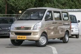 百公里油耗低至6.6L，起售价4.07万元，静态体验五菱荣光图片