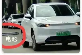 街头再现电池掉落，新能源汽车驾驶安全能否有保障？图片