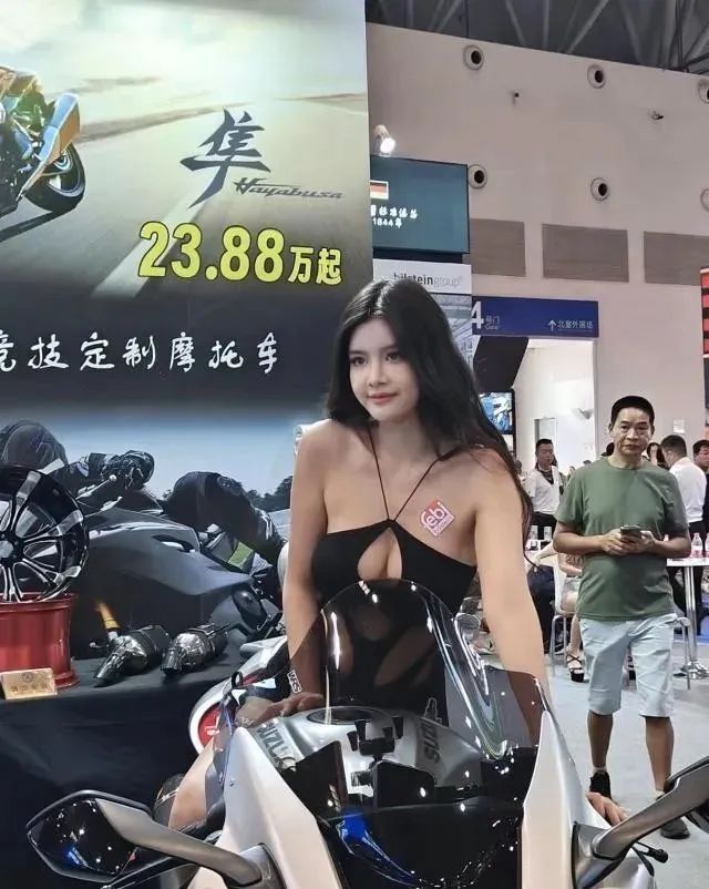 今天不聊摩托车！就来一起看看本届摩博会的美女模特吧9786|小老婆汽機車資訊網