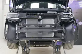 大众揽境拆车：就这防撞梁，一般车真撞不动！图片