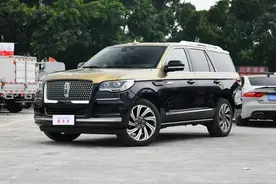采用双色车身，林肯领航员黑金版到店，售价100.8万元起图片