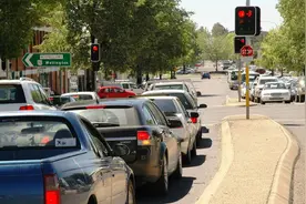 P、N、D，等红灯时挂哪个挡合适？图片