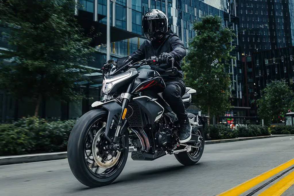 2025 款 CFMOTO 800NK 美国上市,这着实有点敷衍美国车友了!4646|小老婆汽機車資訊網