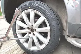 新轮胎该怎么放？前轮爆胎更危险，为何米其林却建议放后轮图片