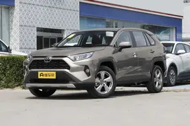 丰田RAV4荣放怎么样？外观粗犷，省油大空间，2.0L自吸家用无压力图片