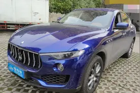 大白天就感觉有魂环抢方向盘？升起底盘一看，副车架竟偏移一公分图片