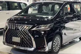 两款“大佬级”MPV，都是四座+私密空间，价格却相差一倍？图片