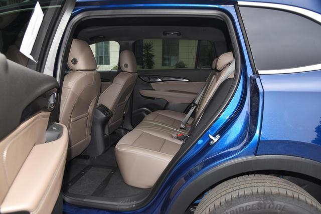 别克昂科威Plus外观漂亮，安静舒适，配2.0T+9AT变速箱，性价比高