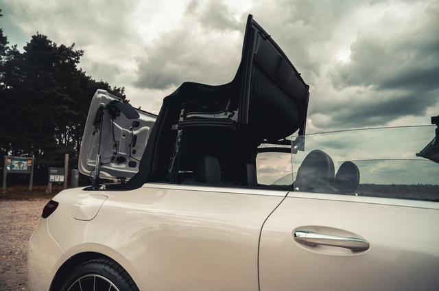 63万起，奔驰轿跑E260改款升级，敞篷活力十足，搭配M254引擎