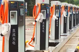 2000公里，34小时，充电14次，电费699元，这位电动车主爽了吗？图片