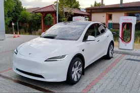 你猜是AI作图还是无伪实车？新款Model Y2024年发布！图片