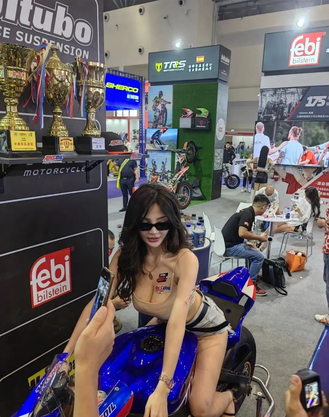 今天不聊摩托车！就来一起看看本届摩博会的美女模特吧5923|小老婆汽機車資訊網