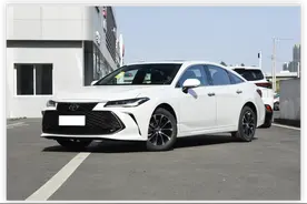 2.5L+8AT，有可变悬挂，还有10安全气囊，聊聊丰田亚洲龙图片