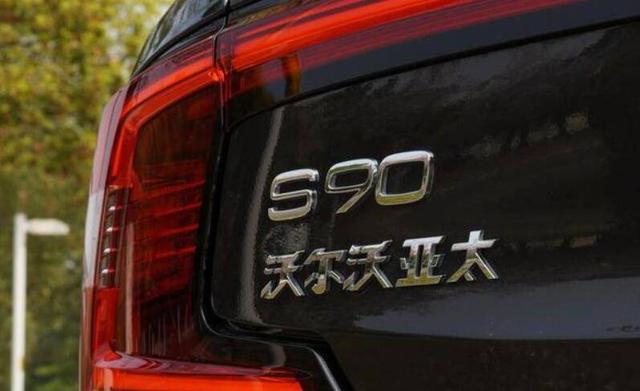 Q1高端轿车销量榜：奔驰E级夺冠，奥迪A4L、宝马5系等半数车下滑