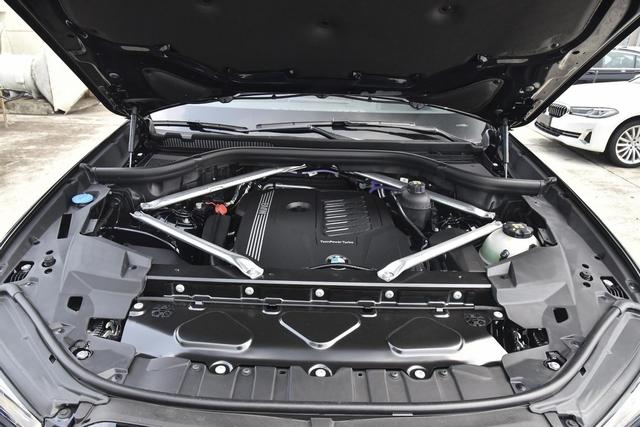 新款宝马X6搭载3.0T L6发动机，5.5秒破百，配空气悬挂，96.69万？