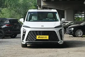 别克GL8 PHEV：六座布局，油耗低至5.9L，家用MPV可以选它图片