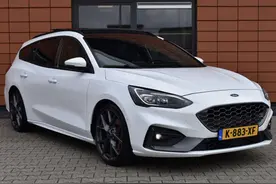 福特福克斯ST旅行版海外亮相，造型优雅运动，搭载2.3T发动机图片