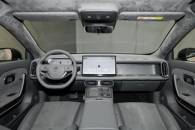 零跑Lafa5成了，限时9.28万起，3天卖了7397台，哪个版本值得买？