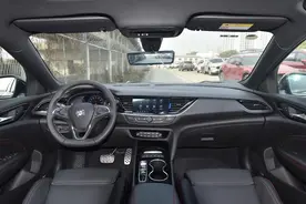 实拍君威GS，2.0T爆发237马力，7.1秒破百，不比迈腾香？图片