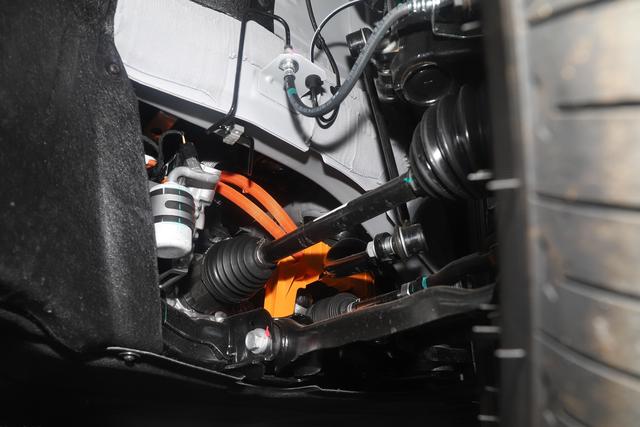 连续两月销量破万，扒开表面看看广汽丰田铂智 3X里边的料