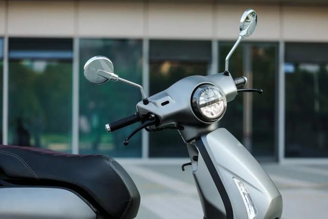 一万出头的高颜值本田复古踏板——新大洲本田NS125LA静态评测