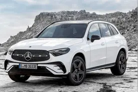 全新奔驰GLC首次亮相，内饰设计又领先一步，换装S级同款大屏图片