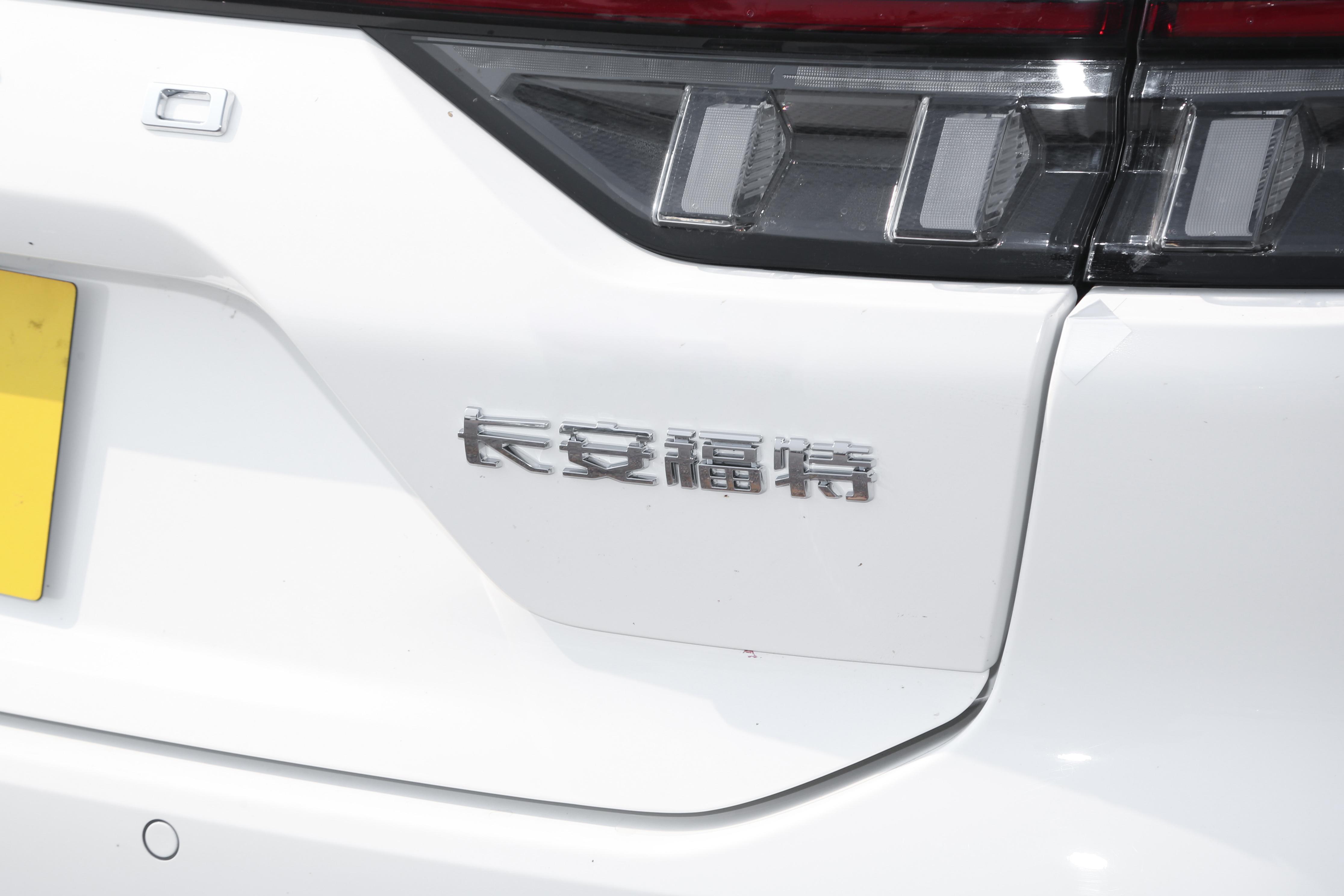 B级燃油车对比 福特蒙迪欧2025款EcoBoost245豪华型与别克君越2025款28T白金版选购指南_新君越2.0t油耗大吗