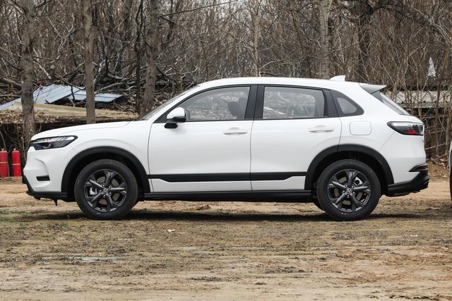 家用通勤看这款？卡罗拉锐放对比本田 HR-V，谁更适合你？