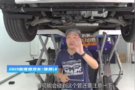 理想L8：便宜10万，底盘一模一样！值吗？视频封面
