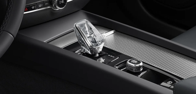 更换7速双离合变速器！ 沃尔沃2023款S60正式上市29.69万起！