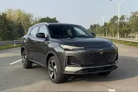 新车 | 更换新蓝鲸1.5T发动机，新款长安CS55 PLUS实车图曝光图片