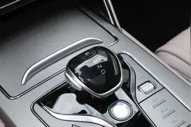 唐DMI没有M档和S档，遇到上坡下坡时，车主该怎么解决？图片