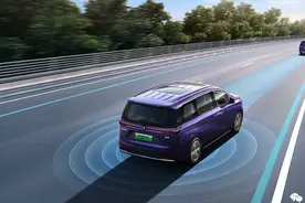 顶配不到18万，混动+7座+L2驾驶！这台国产MPV还挺香图片