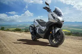 一款能够带你去诗和远方的踏板摩托-本田ADV350外媒评测图片