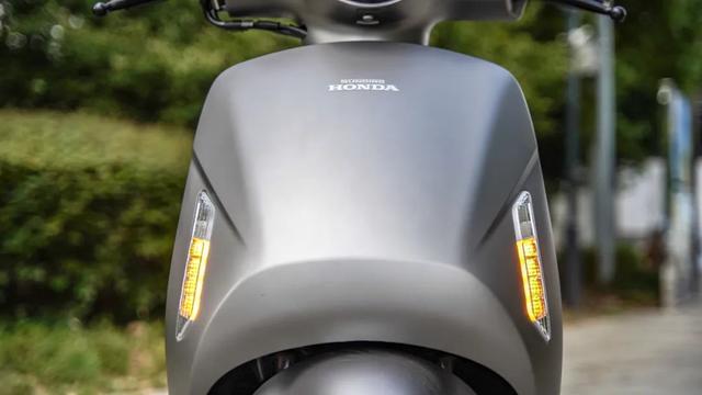 一万出头的高颜值本田复古踏板——新大洲本田NS125LA静态评测