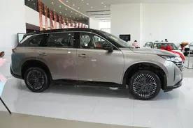 大六座布局，车长5130mm，搭载2.0T+9AT，东风日产探陆适合家用图片