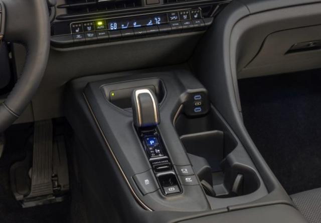 全新凯美瑞预测图曝光，酷似雷凌+皇冠+“牛魔王”，销冠又稳了？