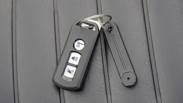 一万出头的高颜值本田复古踏板——新大洲本田NS125LA静态评测