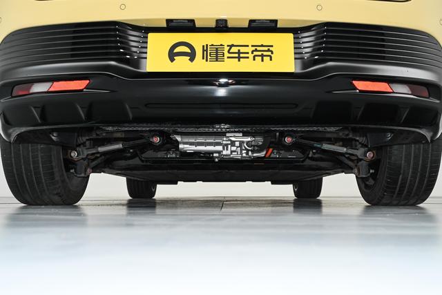 10 万级纯电轿车，无边框车门+无麦 K 歌	，零跑 Lafa5