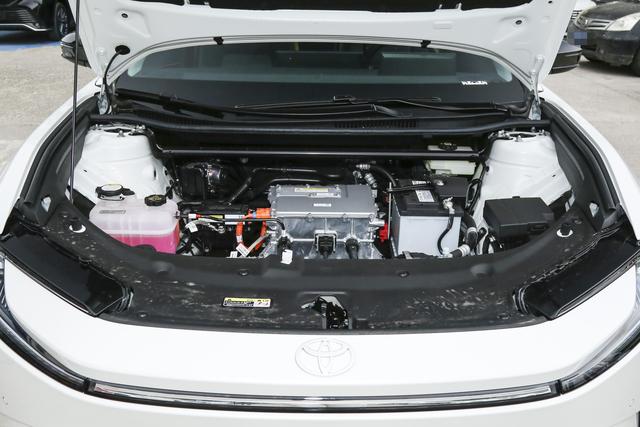 续航530km+L2辅助驾驶，直降4000元的零跑C10对比丰田bZ5如何选？