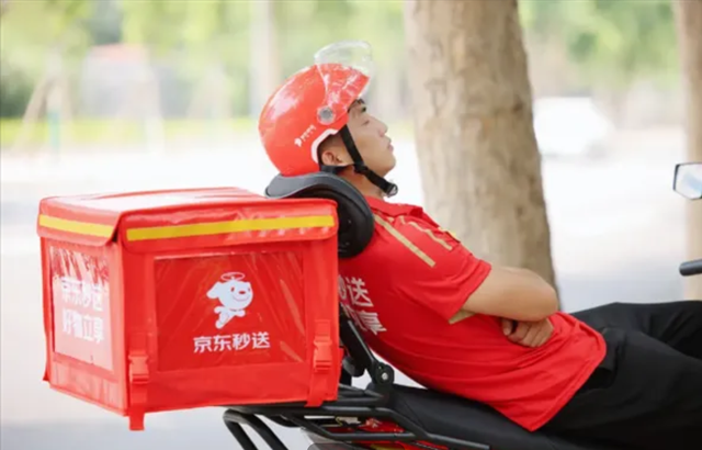 美团拿什么来“对线”京东外卖给骑手送电车，90天跑够3000单就行