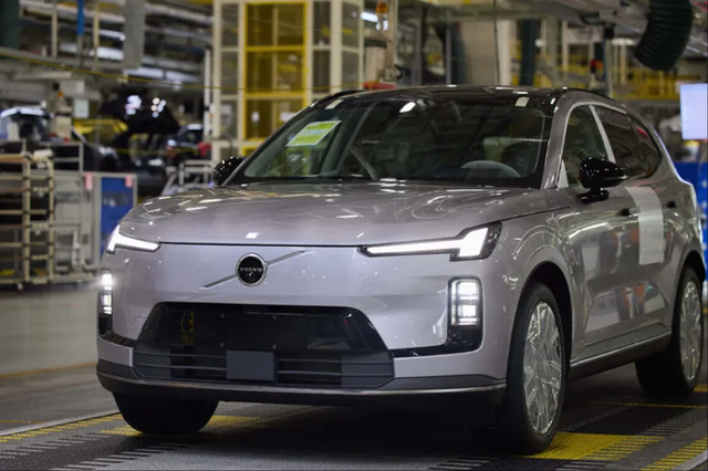 沃尔沃XC70正式量产下线