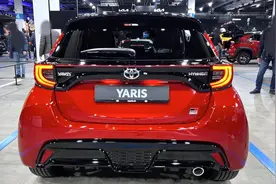 2023新款丰田雅力士落地6万，1.5动力+CVT，造型比飞度帅气视频封面