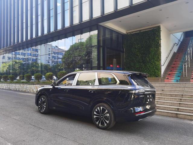 宝骏华境S实车现身	，大过问界M9+1.5T插混，配华为乾崑+鸿蒙座舱